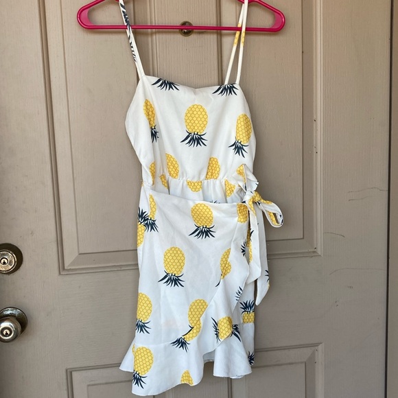 Size small pineapple sundress white - Picture 5 of 7
